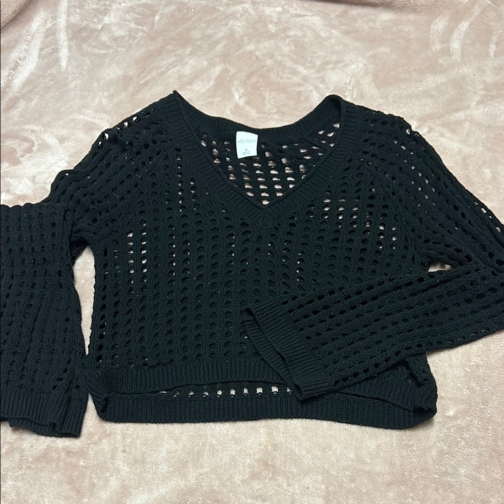 Wild Fable Black V-Neck Cropped Sweater